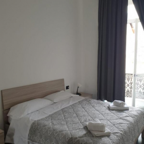 KING'S APT
